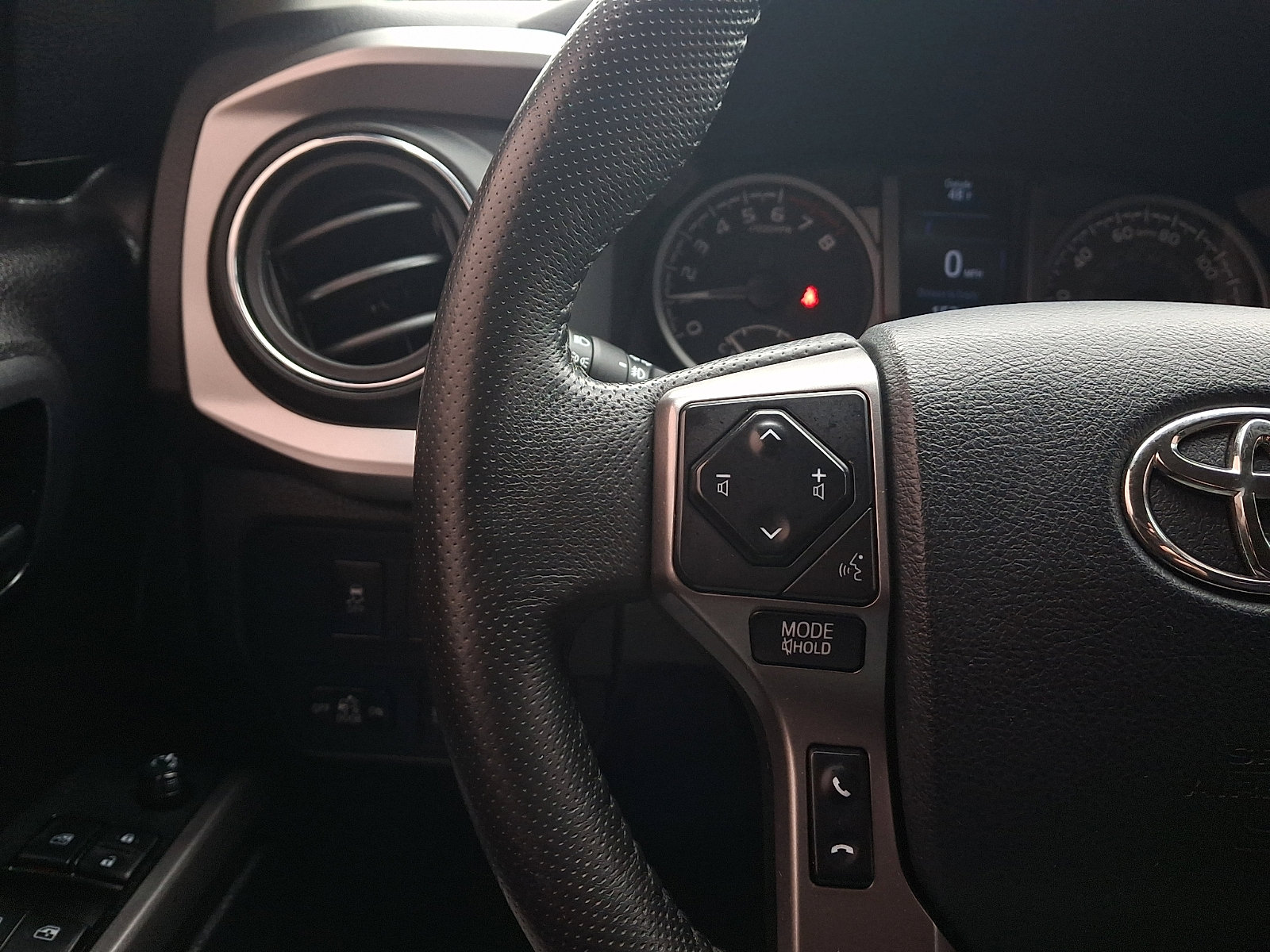 Used 2020 Toyota Tacoma SR5 image 20