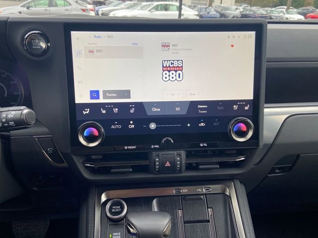 Certified 2025 Lexus GX 550 w/ Accessory Package (Z1) image 18