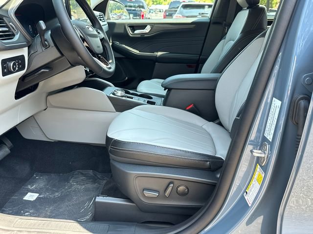 New 2025 Ford Escape SE w/ PHEV Premium Package FWD image 9