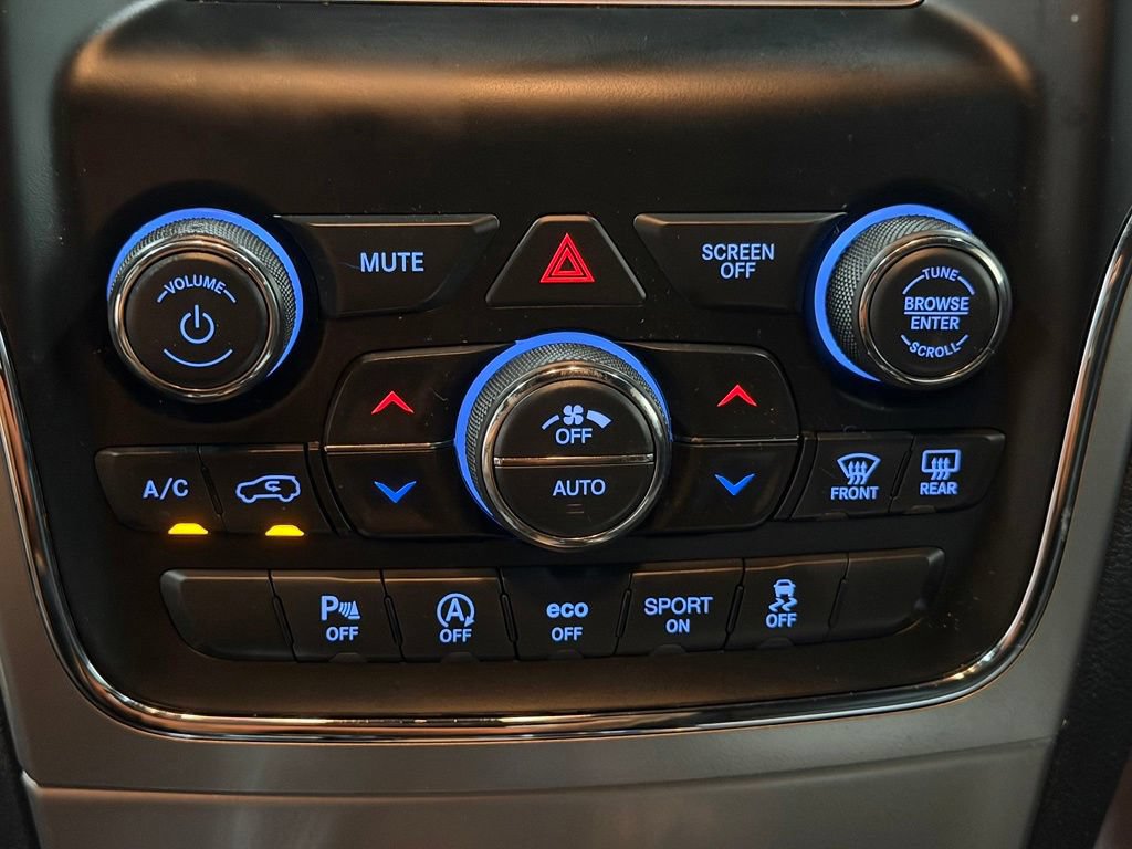 Used 2020 Jeep Grand Cherokee Laredo AWD/4WD image 31