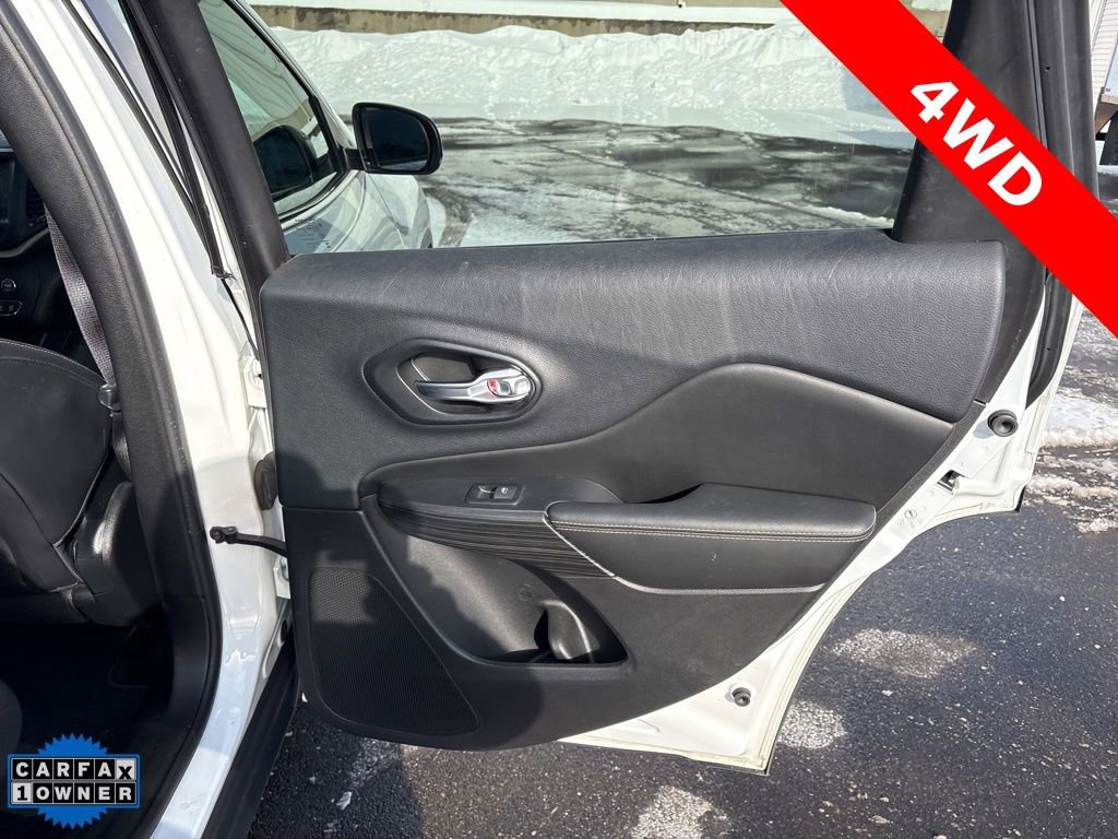 Used 2016 Jeep Cherokee Limited image 9