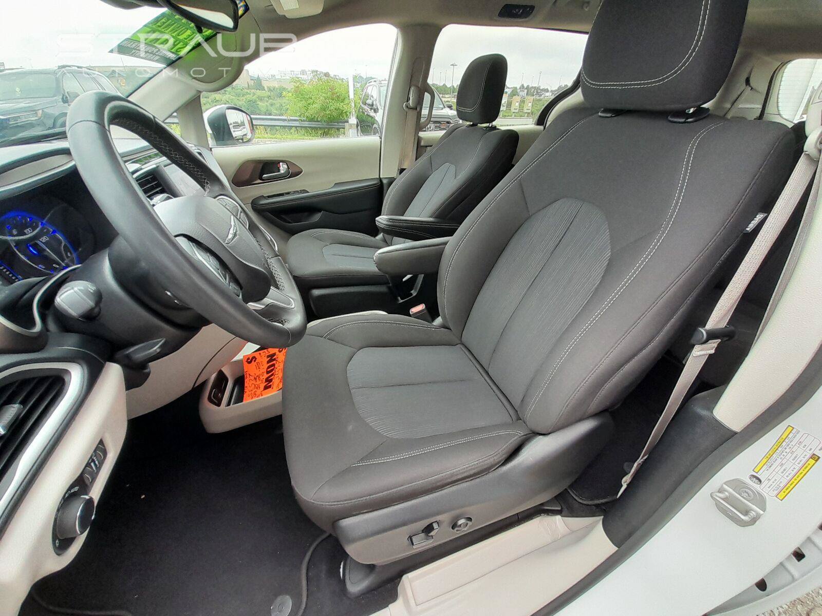 Used 2023 Chrysler Voyager LX FWD image 36