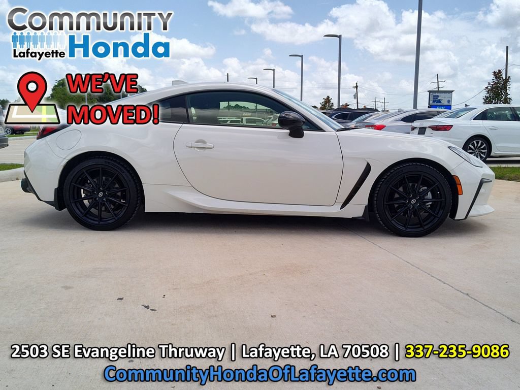 Used 2024 Toyota GR86 Premium RWD image 11