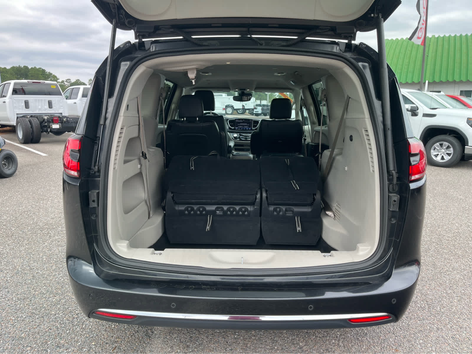 Used 2022 Chrysler Pacifica Touring-L FWD image 20