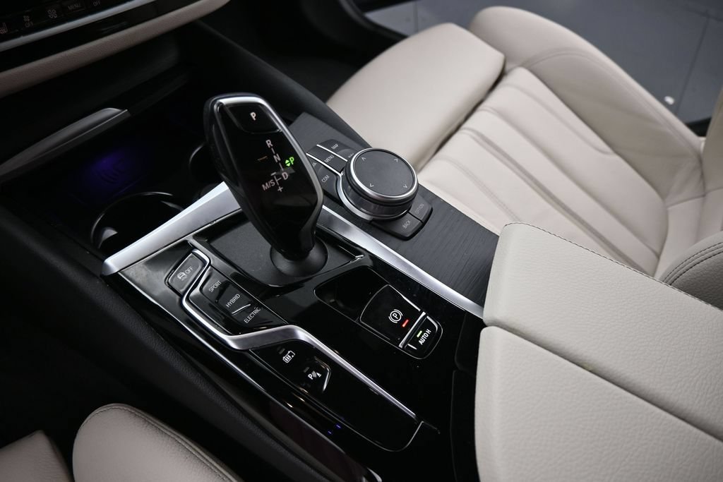 Used 2022 BMW 530e w/ Convenience Package RWD image 15