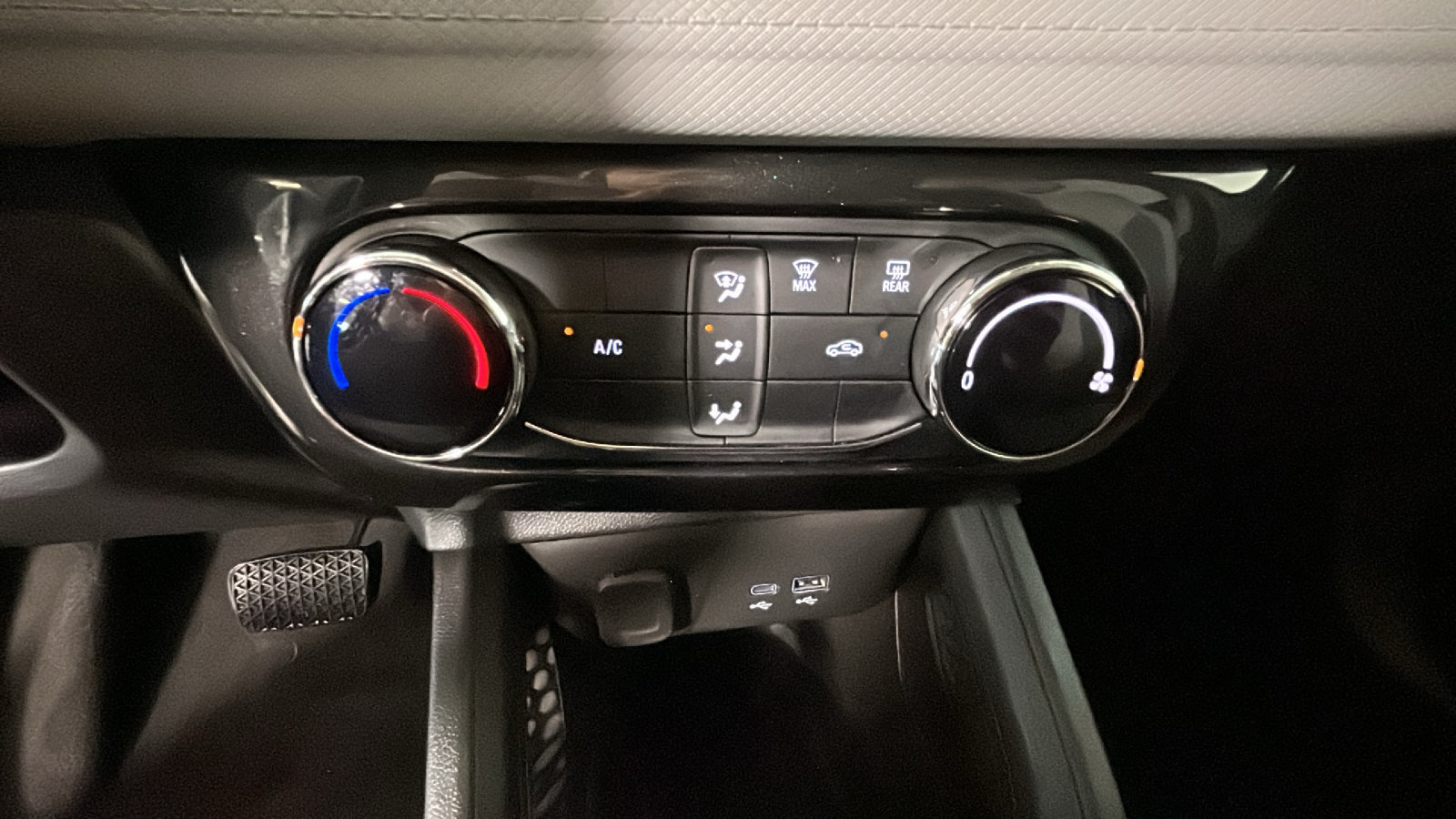 Used 2025 Chevrolet TrailBlazer LT AWD/4WD image 26