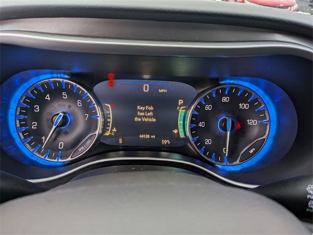 Used 2024 Chrysler Pacifica Touring-L image 16