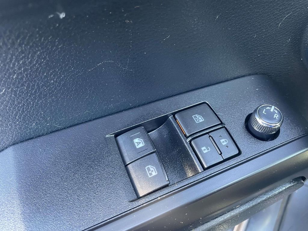 Used 2016 Toyota Tacoma SR image 20