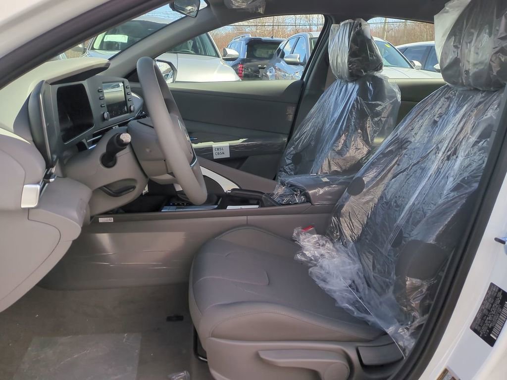 Certified 2026 Hyundai Elantra SE FWD image 20