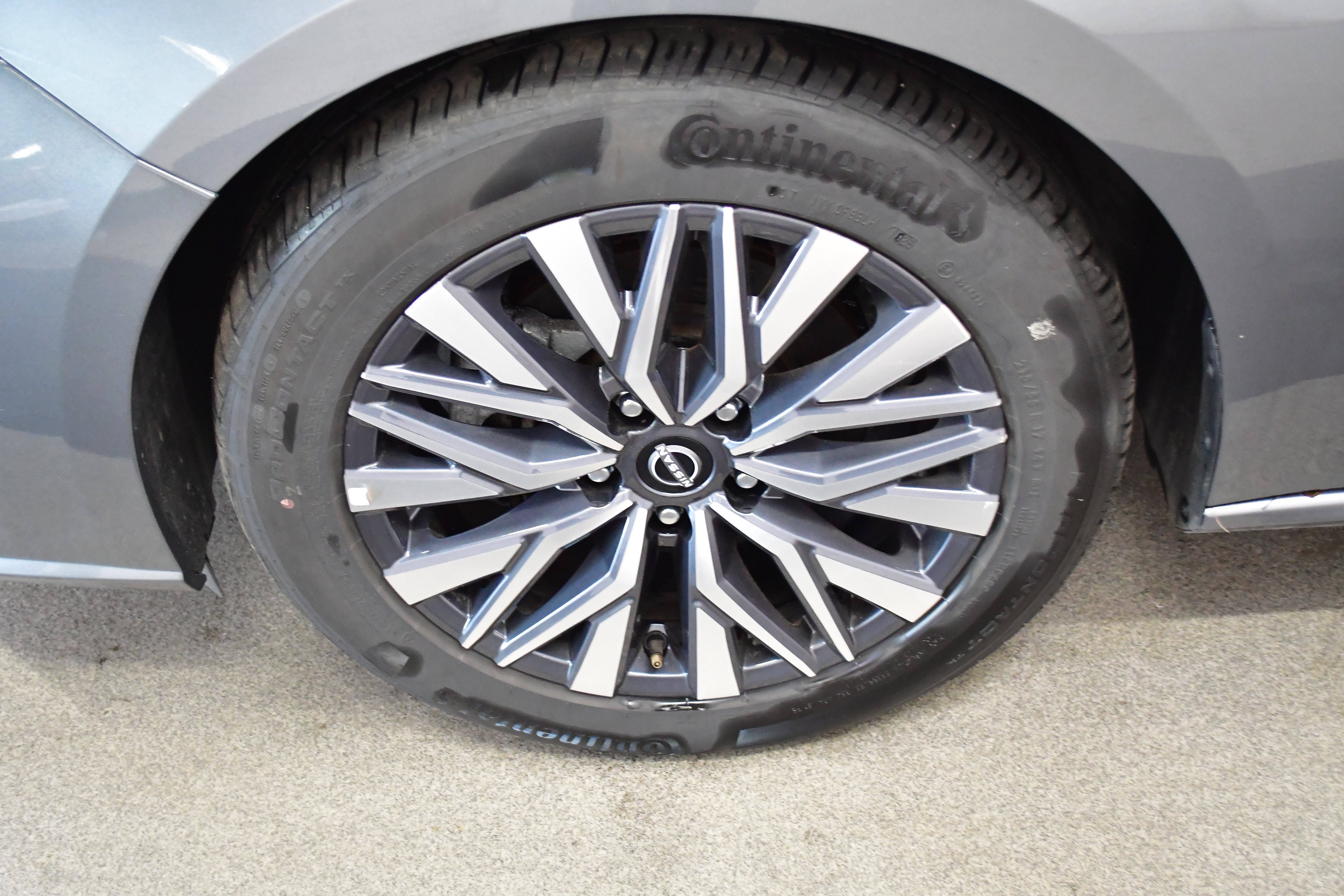 Used 2025 Nissan Altima 2.5 SV FWD image 34