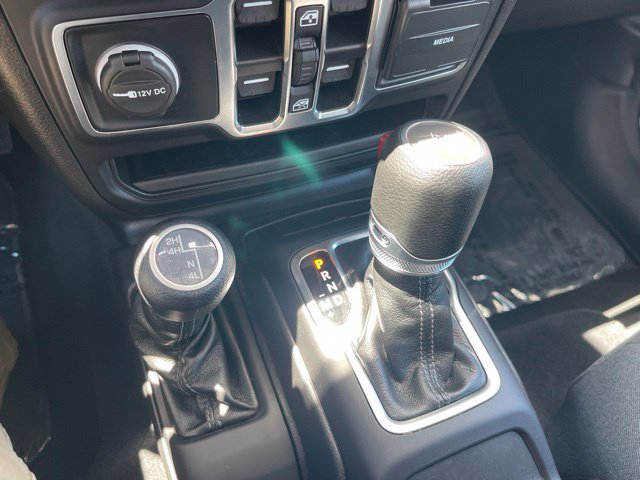Used 2024 Jeep Wrangler Unlimited Sahara AWD/4WD image 9