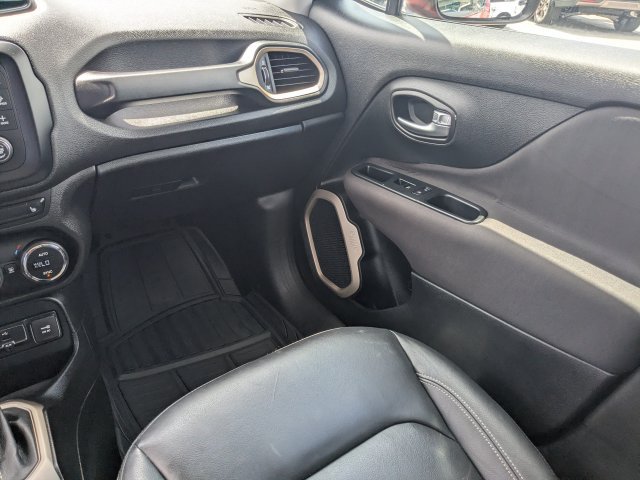 Used 2015 Jeep Renegade Limited FWD image 17