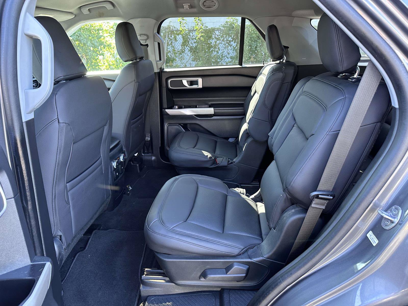 Used 2021 Ford Explorer XLT AWD/4WD image 12