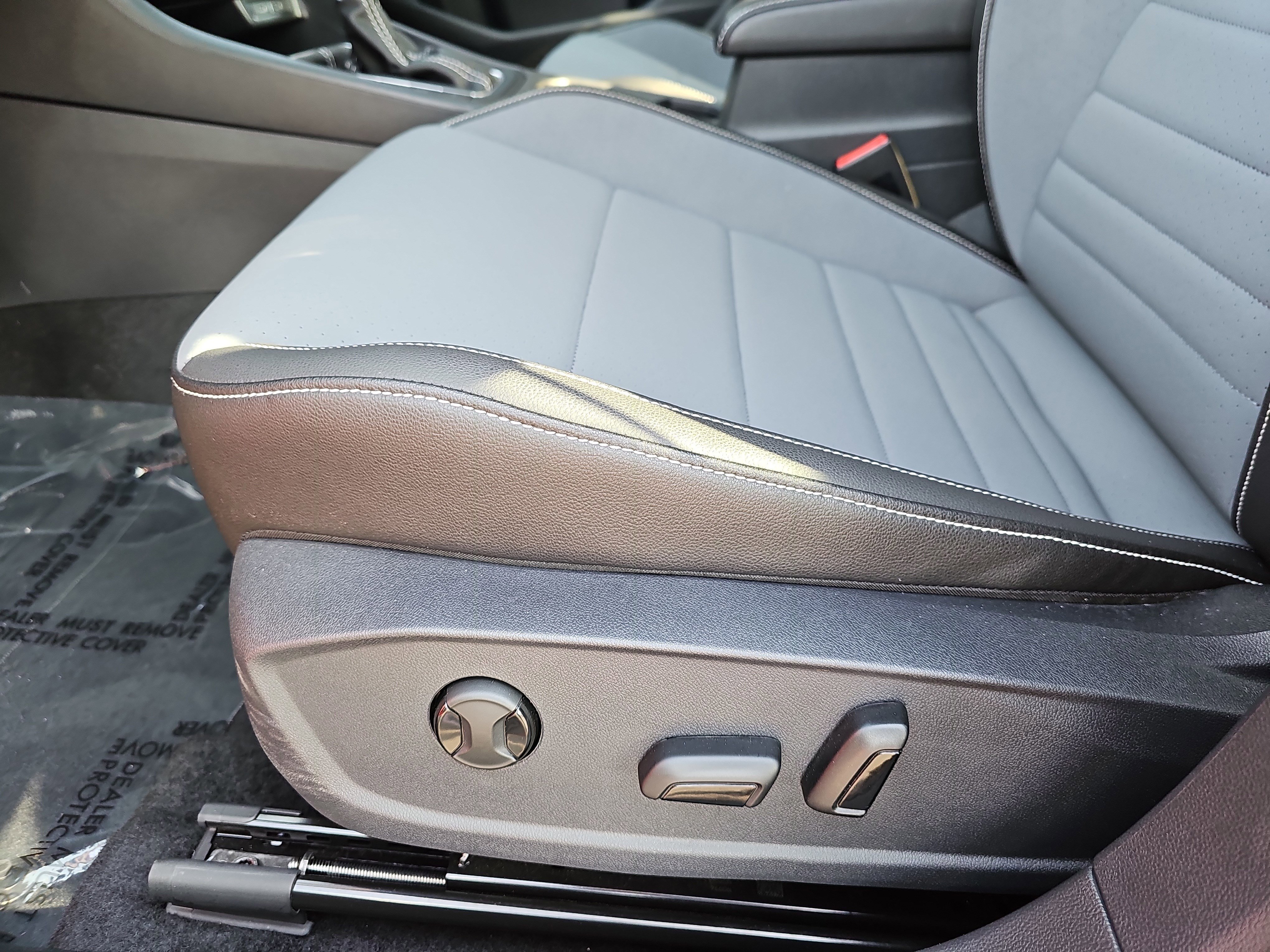 Used 2025 Volkswagen Jetta SE w/ Sunroof Package FWD image 29