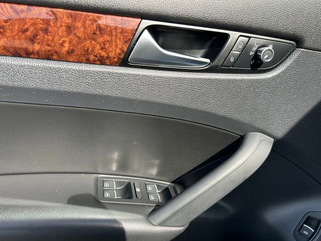 Used 2013 Volkswagen Passat 2.5 SEL Premium image 19