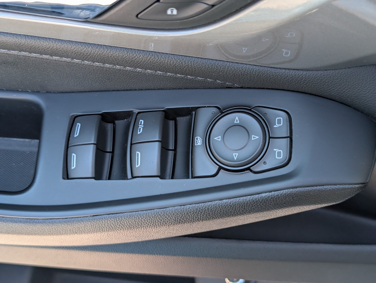 Used 2023 Chevrolet Traverse LT FWD image 16