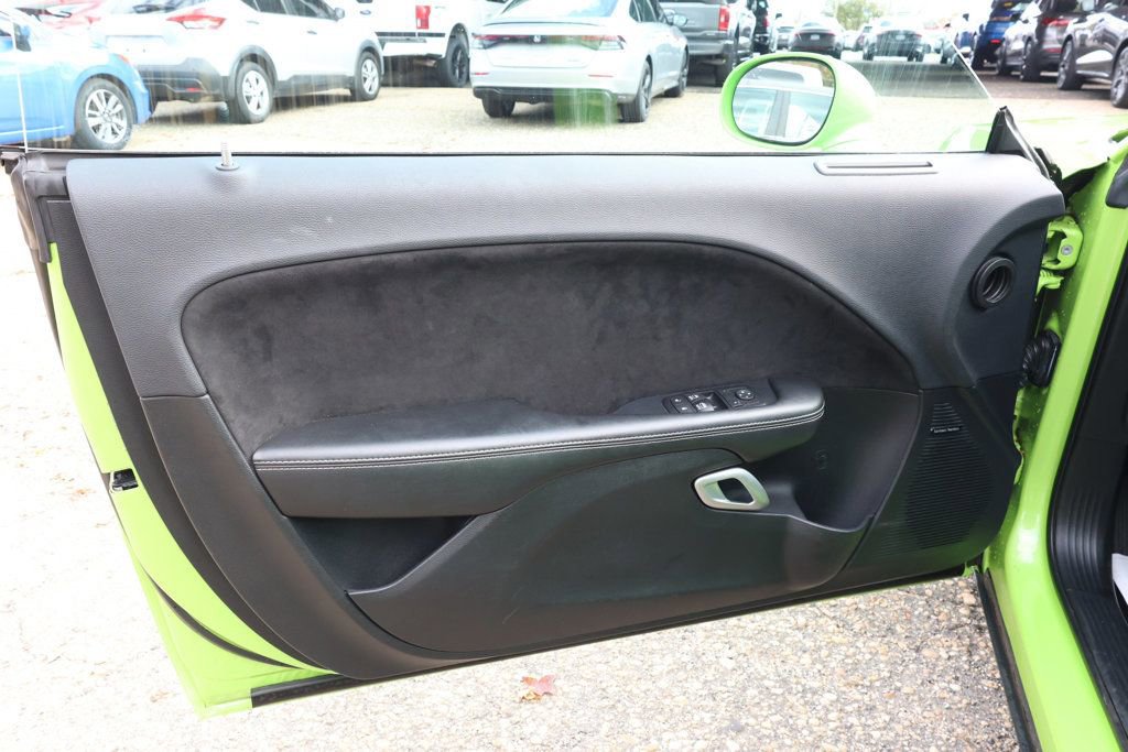 Used 2015 Dodge Challenger SRT w/ Technology Group image 11