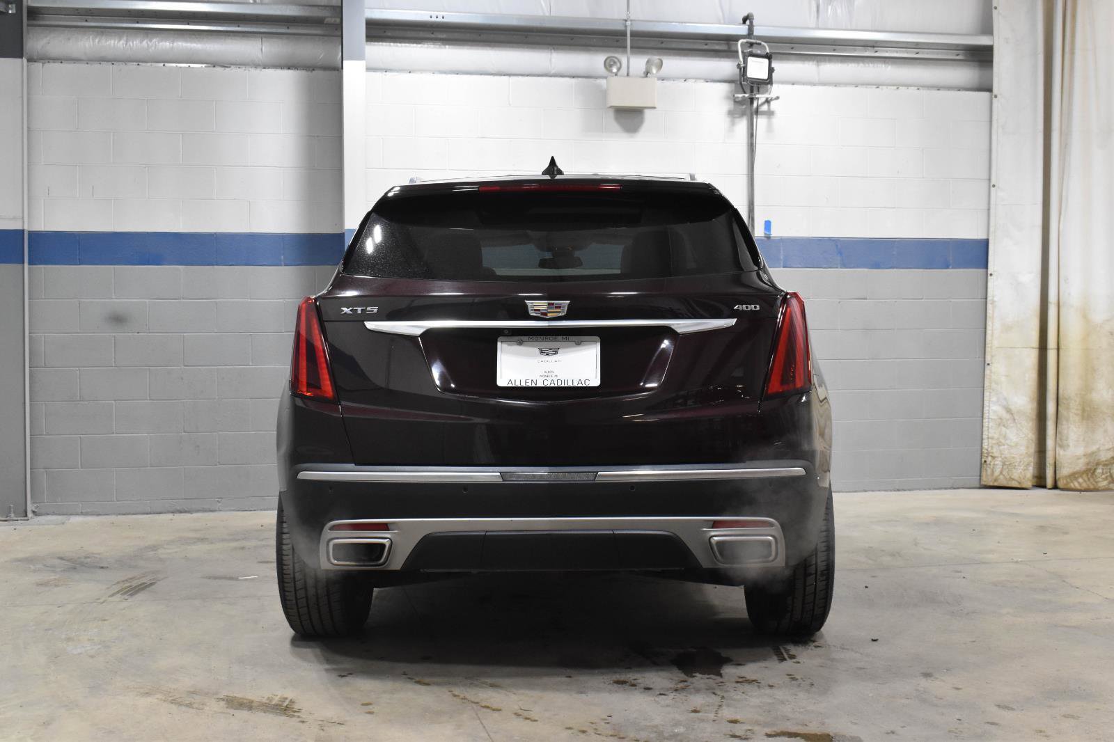 Used 2021 Cadillac XT5 Premium Luxury w/ LPO, Floor Liner Package FWD image 26