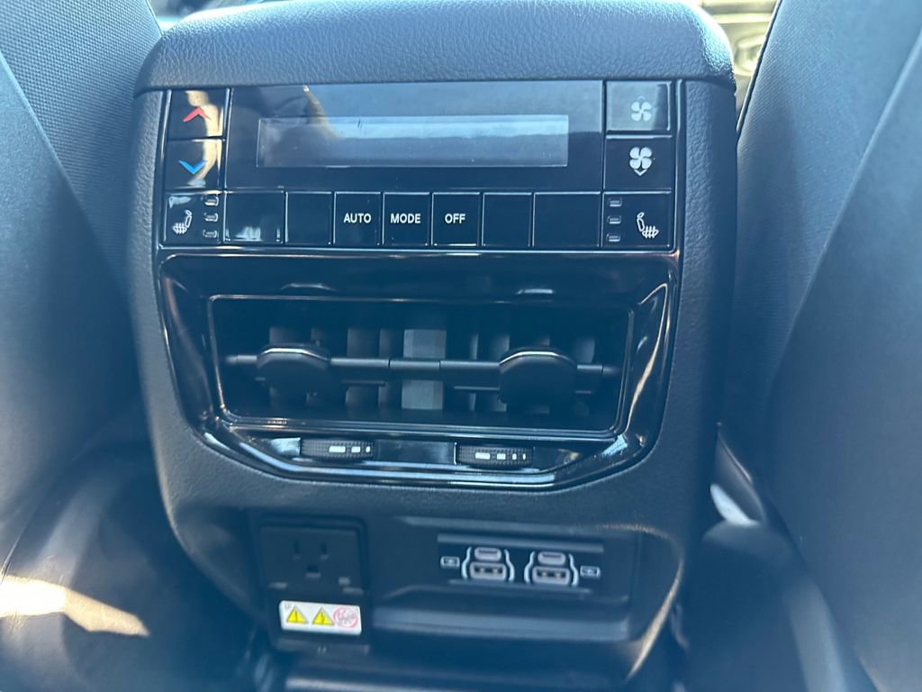 Used 2024 Jeep Grand Cherokee L Limited w/ Luxury Tech Group II image 16