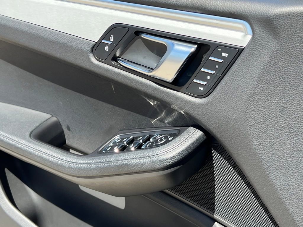 Used 2023 Porsche Macan S w/ Sport Chrono Package image 32