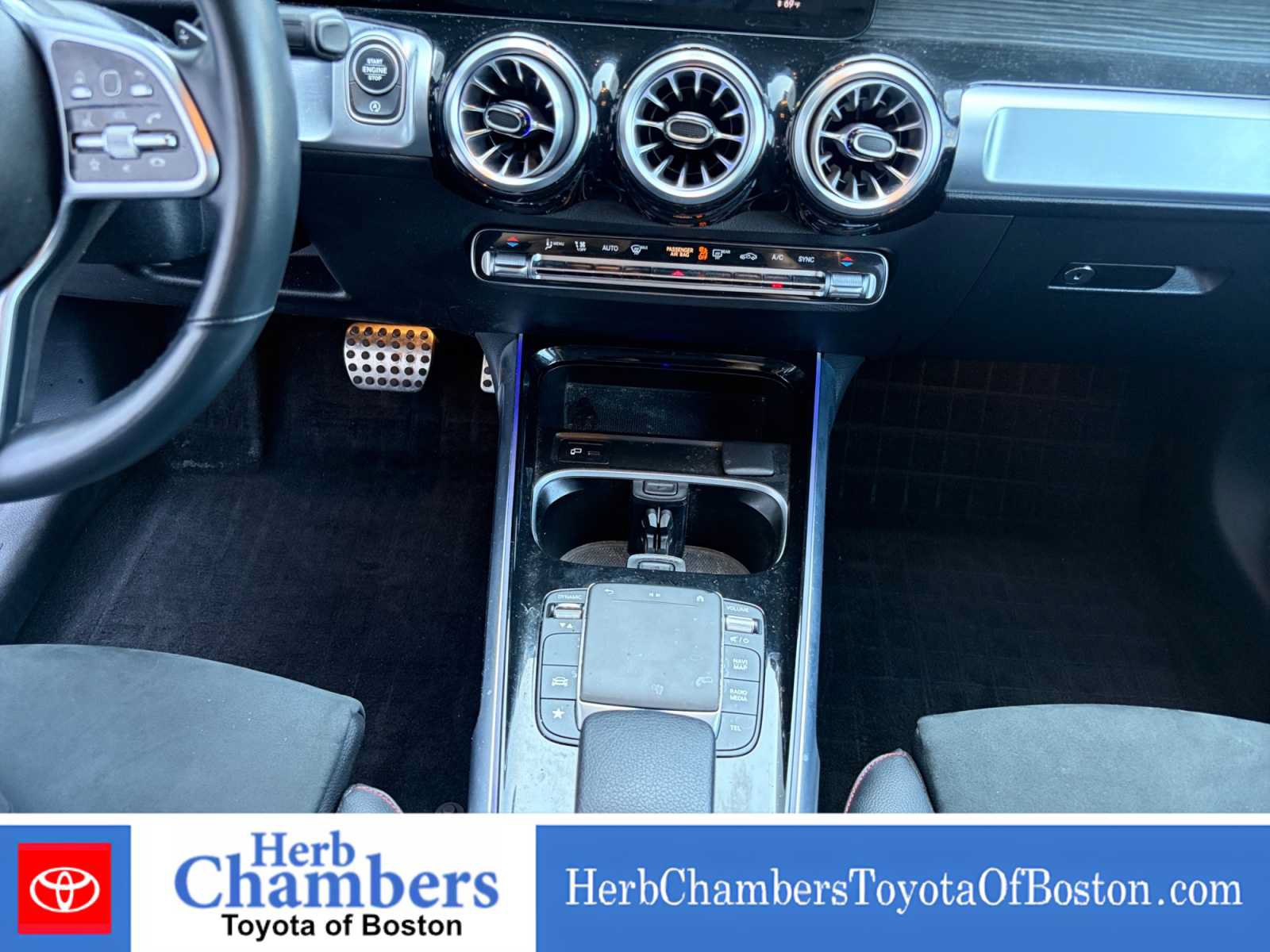 Used 2022 Mercedes-Benz GLB 250 4MATIC image 16