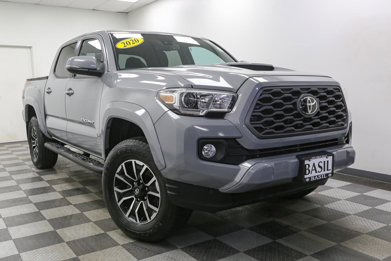 Used 2020 Toyota Tacoma TRD Sport image 2