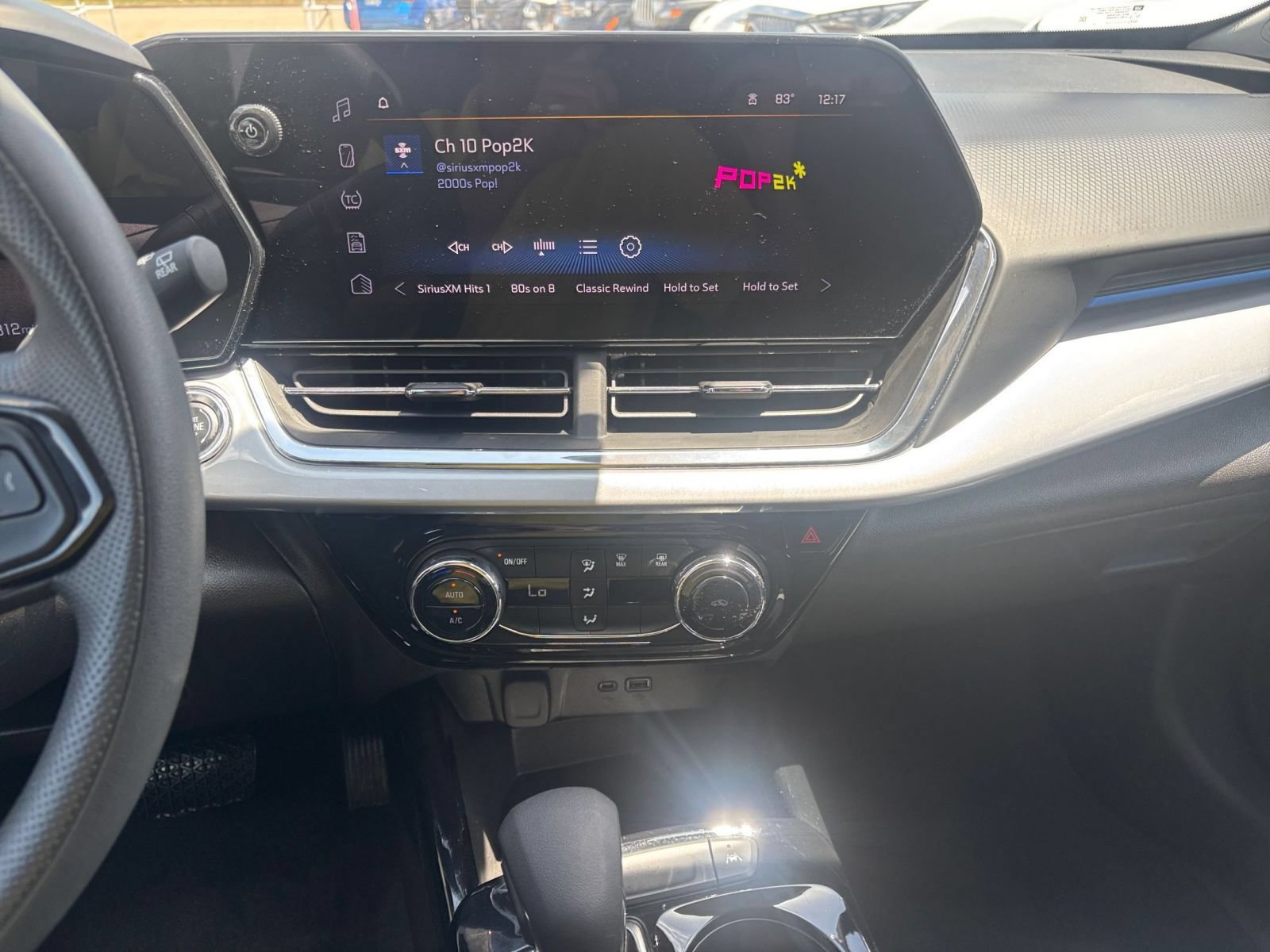 Used 2025 Chevrolet Trax LT FWD image 17