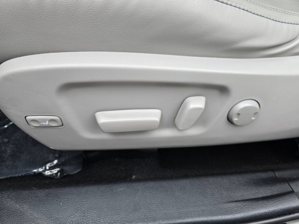Used 2015 Toyota Highlander Limited AWD/4WD image 38