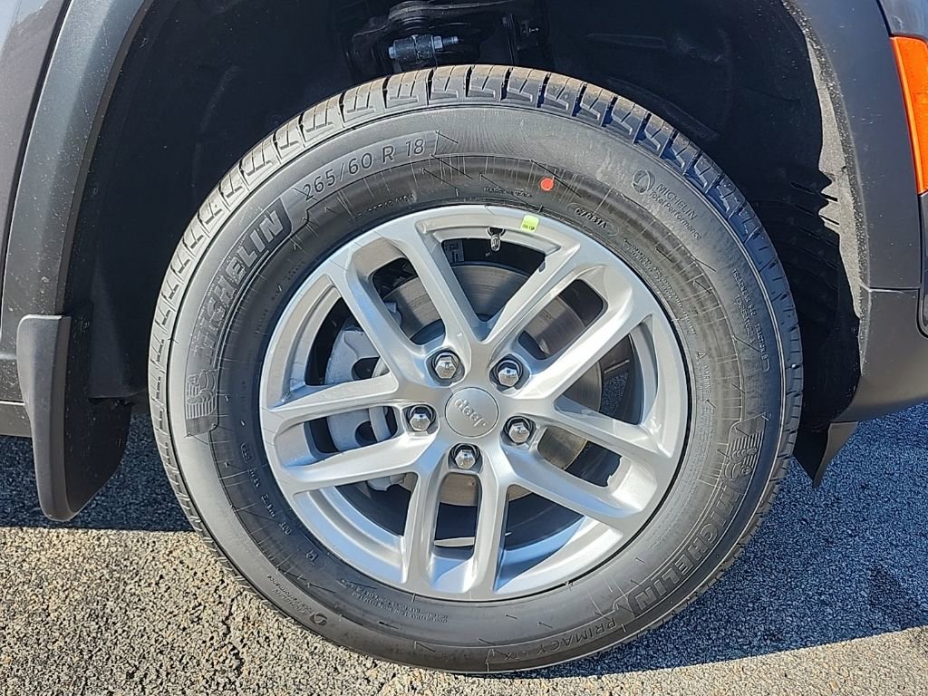 New 2025 Jeep Grand Cherokee Laredo X w/ Luxury Tech Group I AWD/4WD image 9