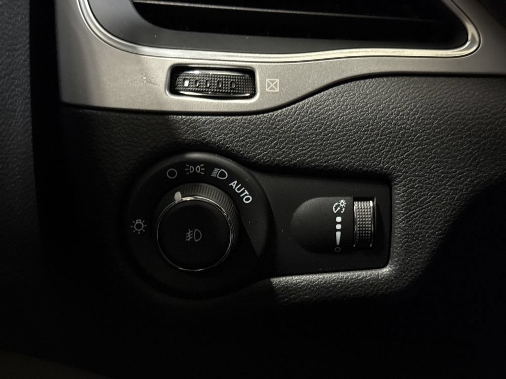 Used 2022 Jeep Cherokee Latitude AWD/4WD image 18