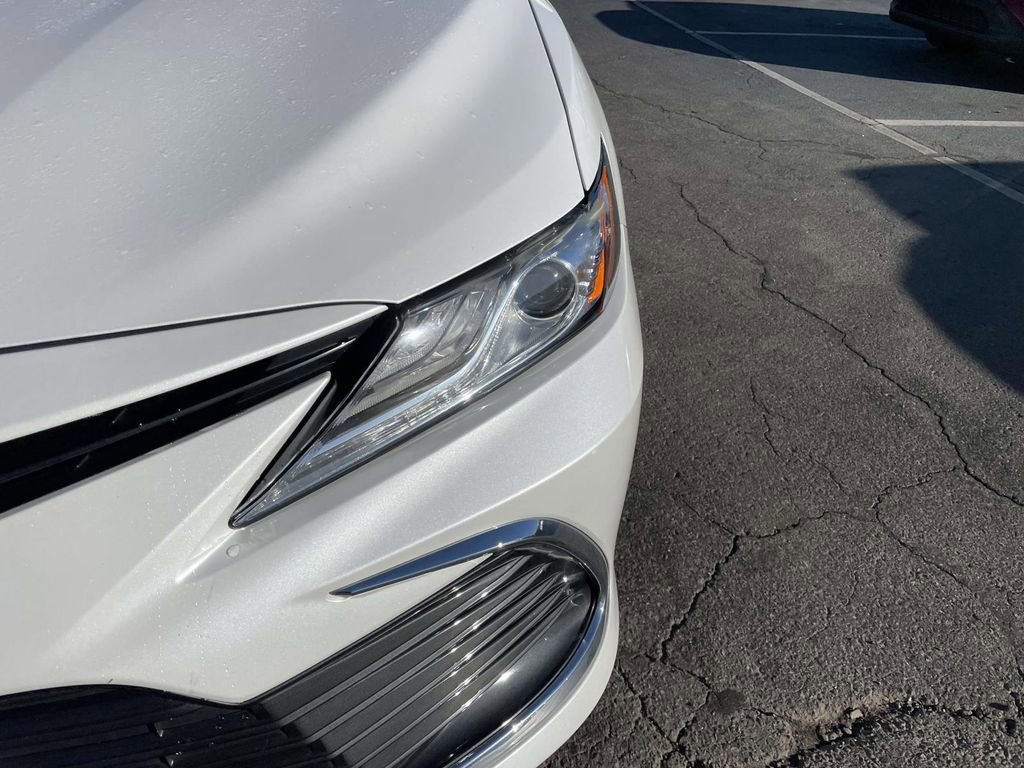Used 2021 Toyota Camry XLE image 13