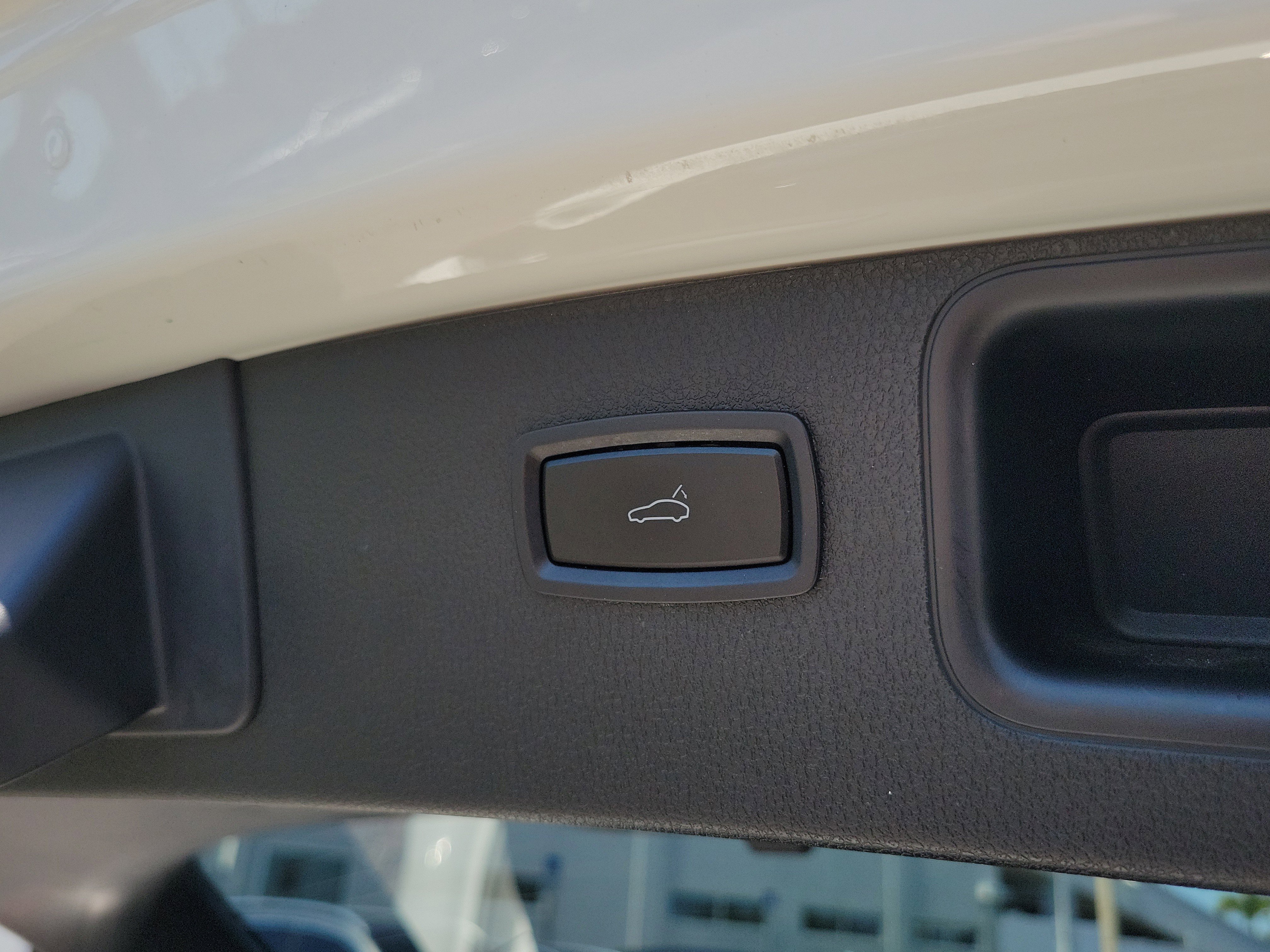 Used 2018 Porsche Macan AWD/4WD image 8