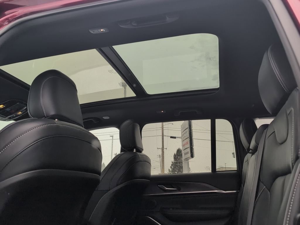 Used 2023 Jeep Grand Cherokee Overland image 22