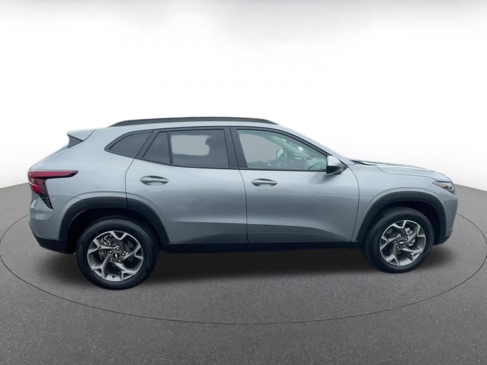 Used 2025 Chevrolet Trax LT image 16