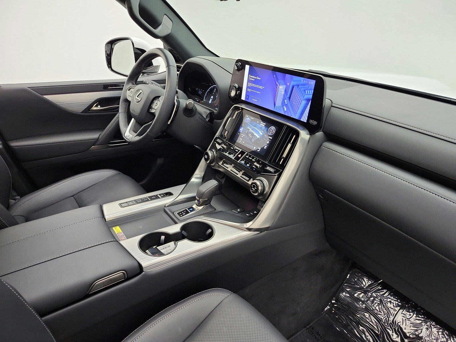 Used 2025 Lexus LX 700h F Sport image 18