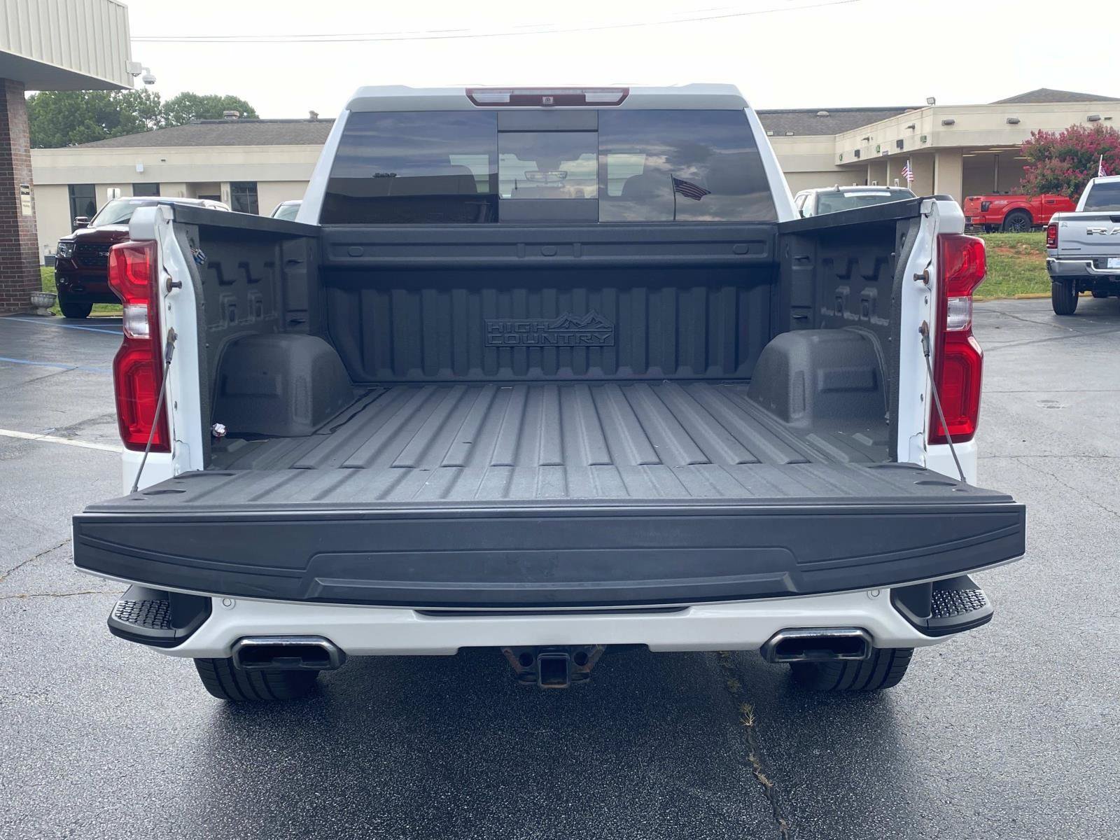 Used 2019 Chevrolet Silverado 1500 High Country w/ Technology Package AWD/4WD image 7