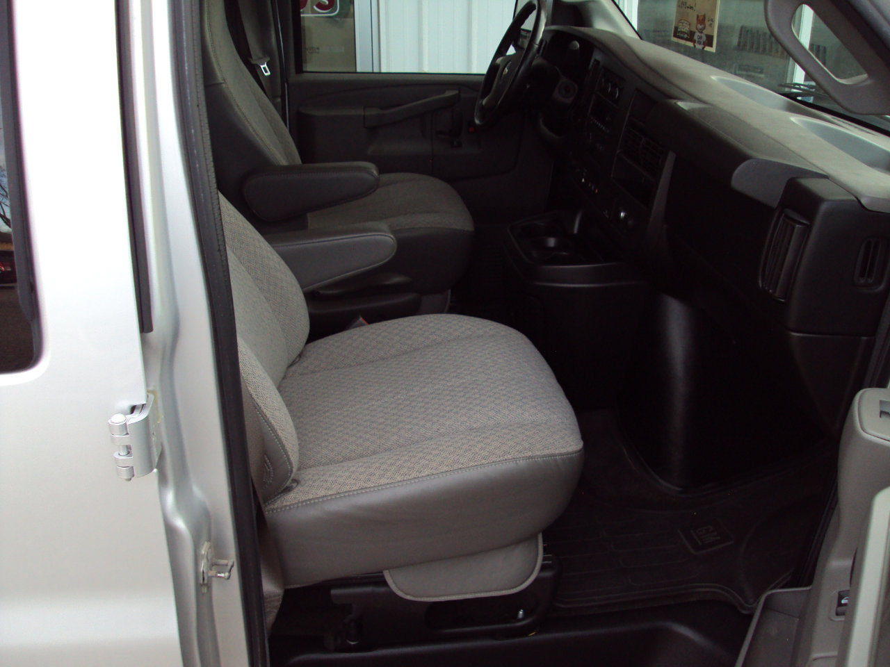 Used 2016 Chevrolet Express 2500 LS image 16