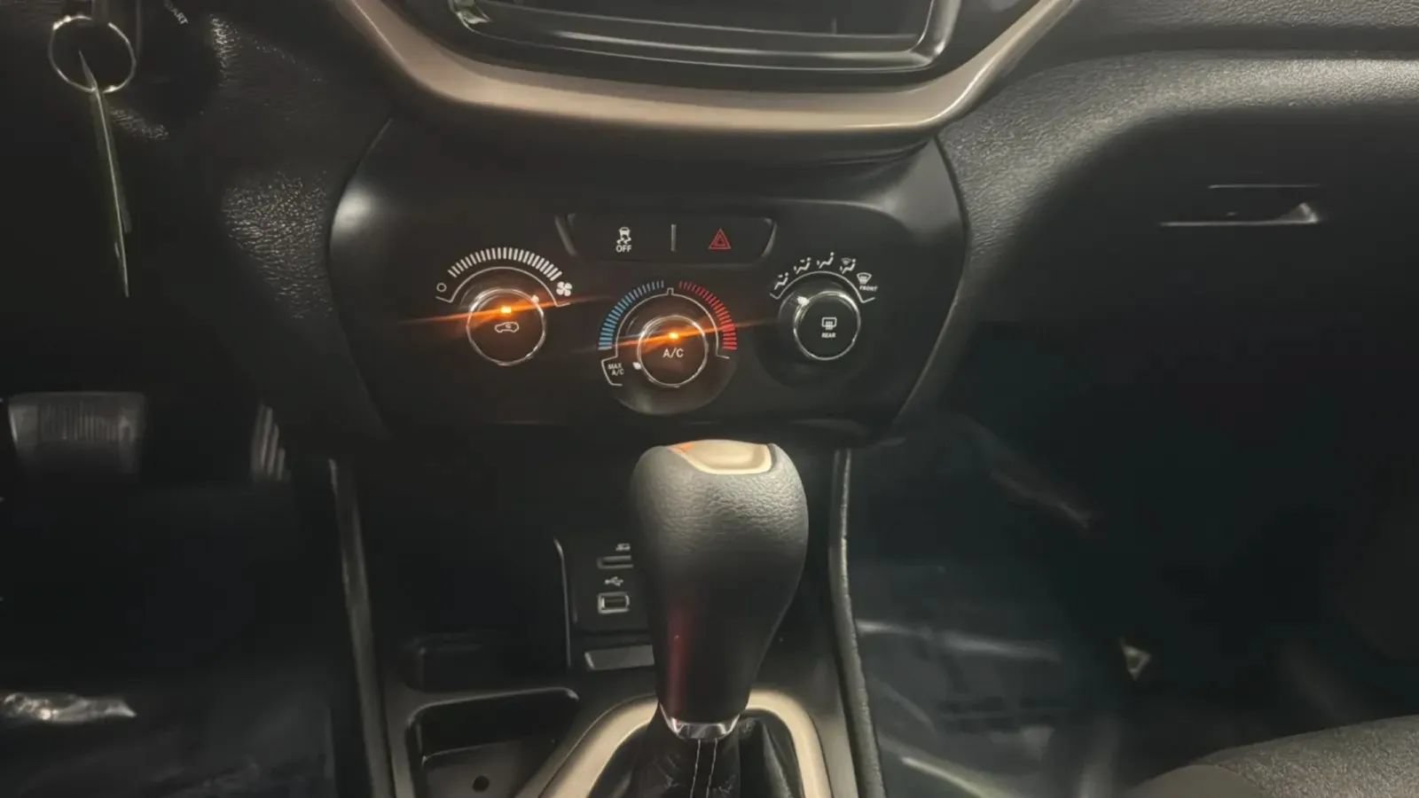 Used 2017 Jeep Cherokee Sport FWD image 17