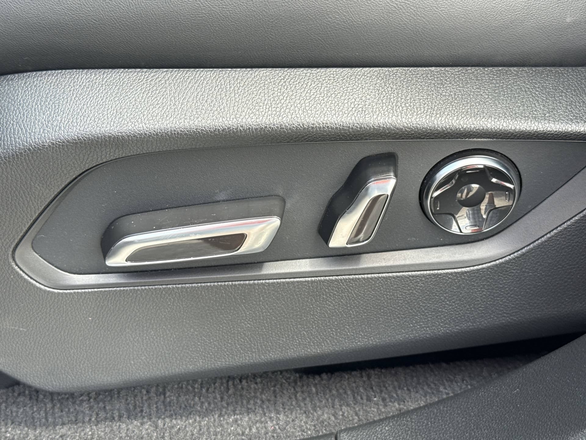 Used 2025 Acura RDX SH-AWD w/ Technology Package image 14