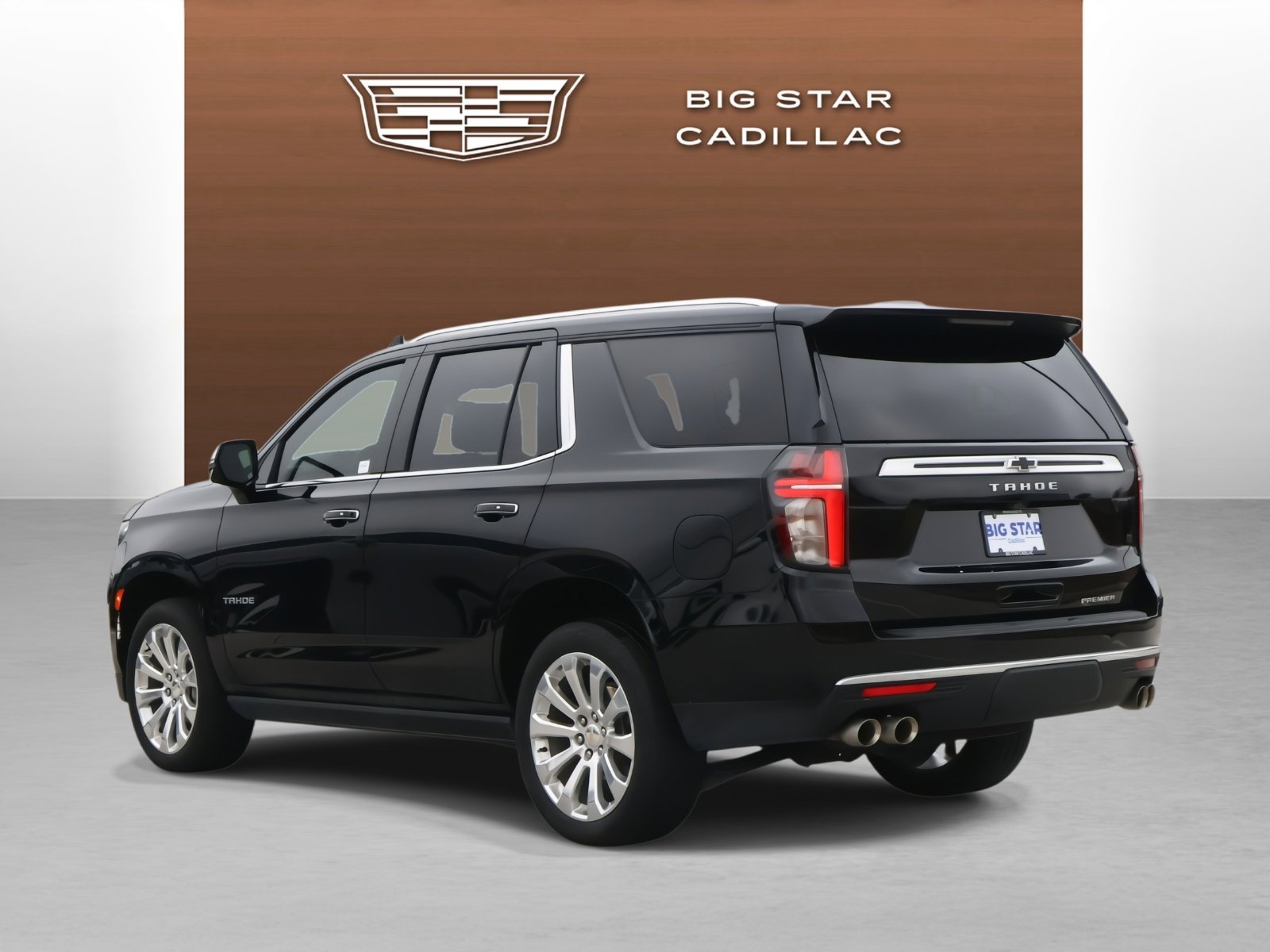 Used 2024 Chevrolet Tahoe Premier w/ Premium Package RWD image 3