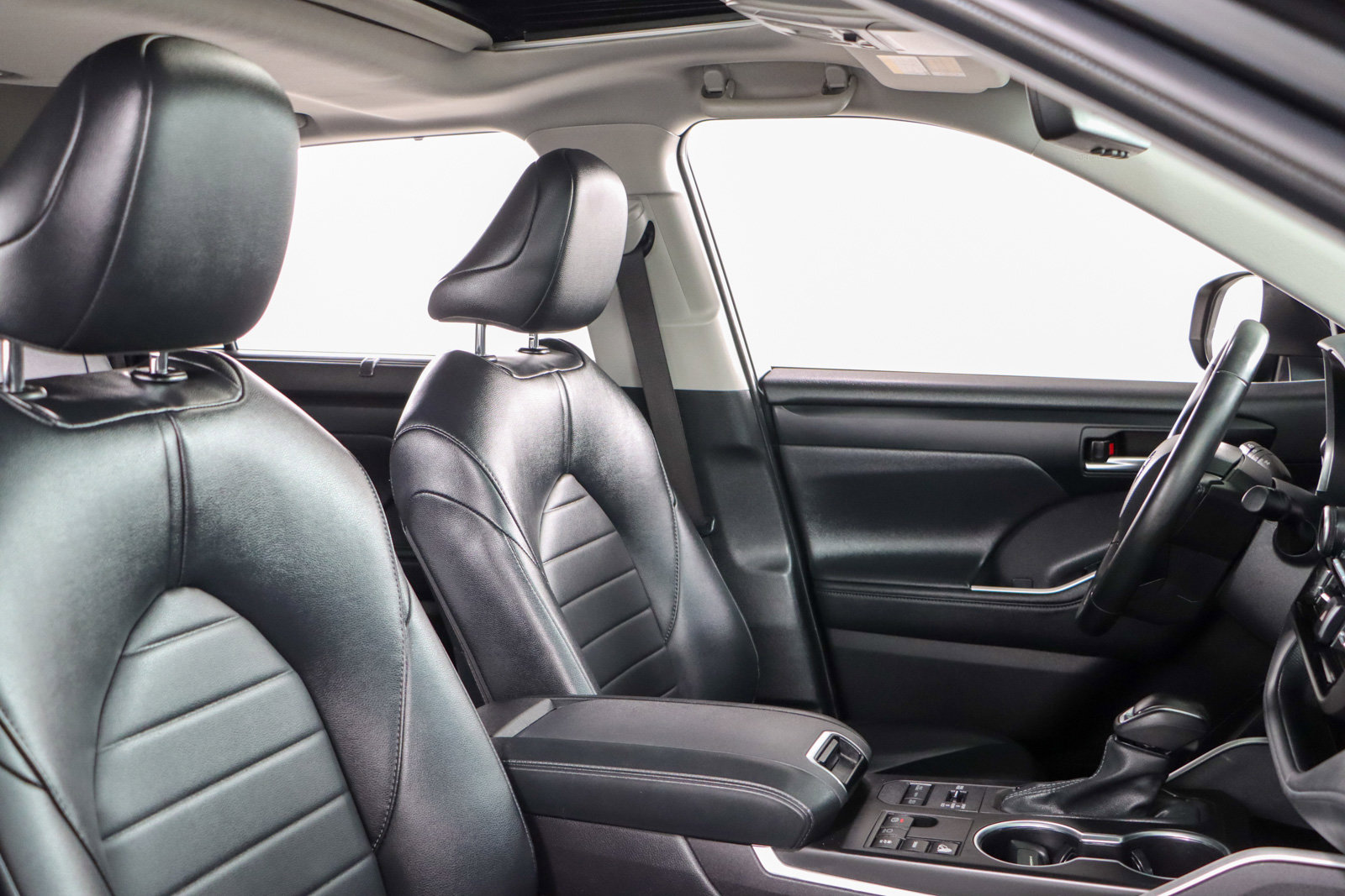 Used 2024 Toyota Highlander XLE image 29