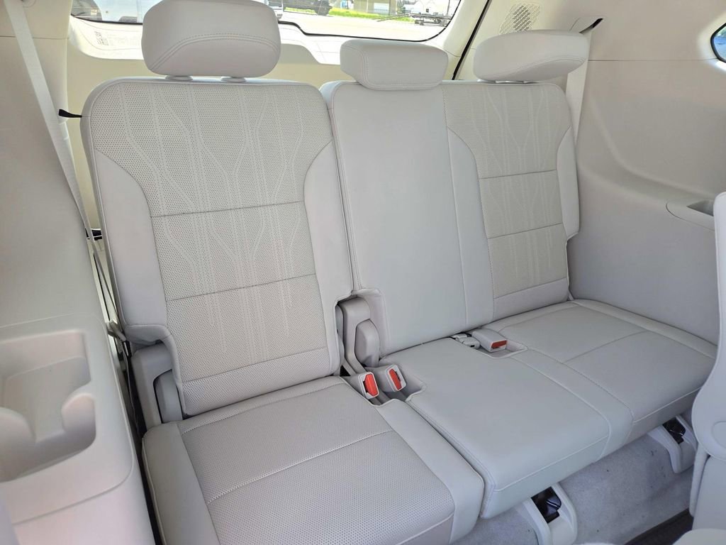 New 2025 Buick Enclave Avenir w/ Super Cruise Package image 16