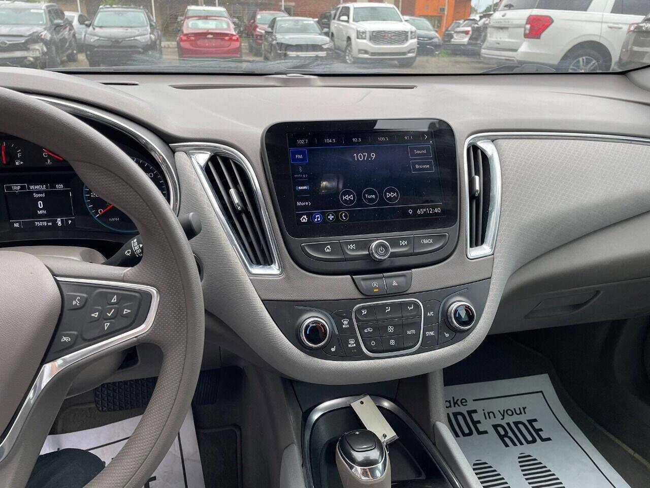 Used 2020 Chevrolet Malibu LT FWD image 36