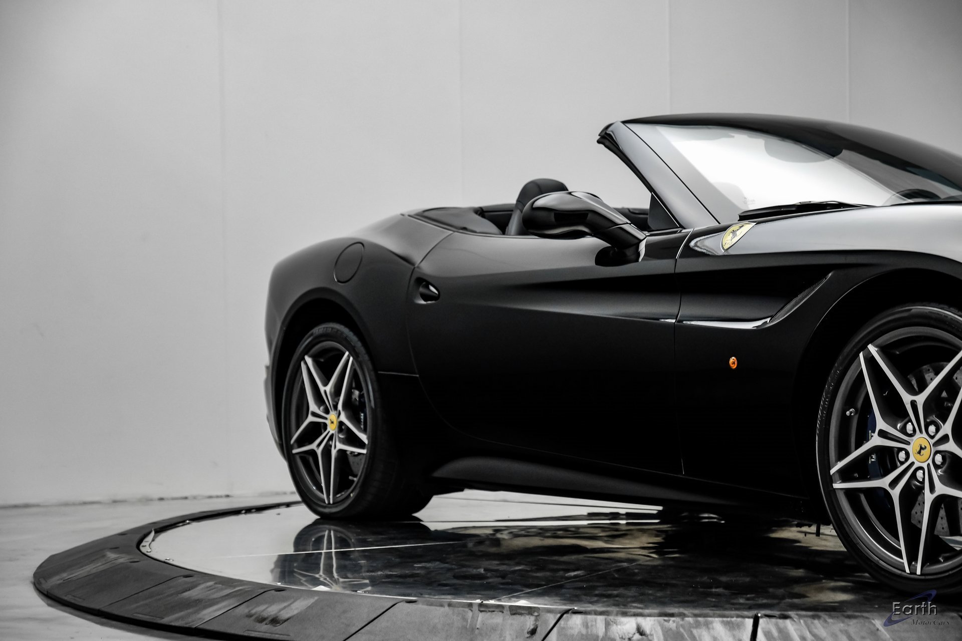 Used 2016 Ferrari California T image 28
