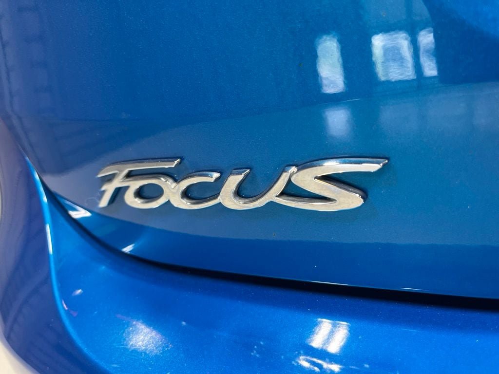 Used 2015 Ford Focus SE w/ SE Cold Weather Package FWD image 34
