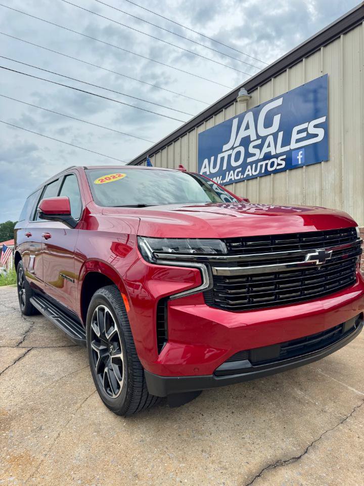 Used 2022 Chevrolet Suburban RST w/ Luxury Package RWD image 2
