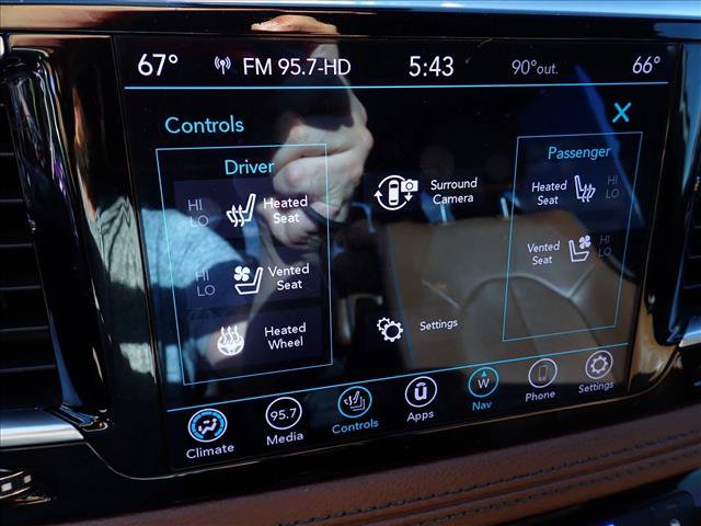Used 2020 Chrysler Pacifica Limited w/ Advanced Safetytec Group FWD image 13