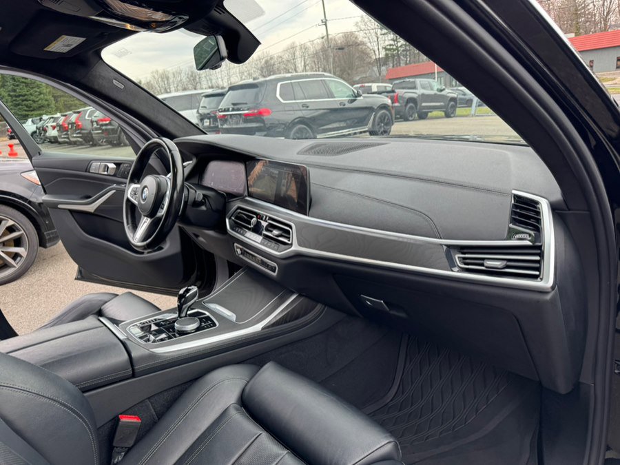 Used 2022 BMW X7 xDrive40i w/ M Sport Package image 28
