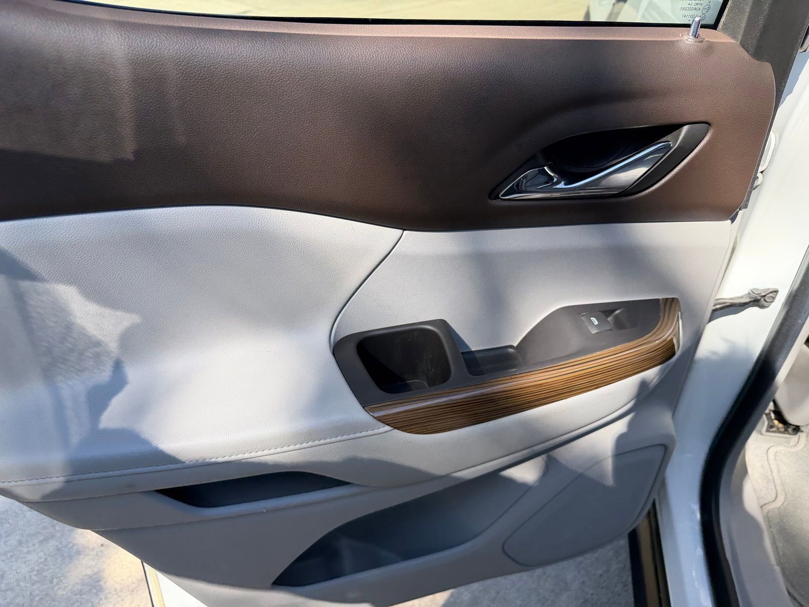 Used 2020 GMC Acadia SLE w/ Driver Convenience Package image 9