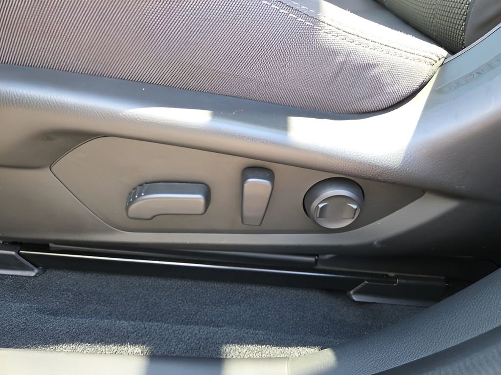 Used 2024 Subaru Crosstrek 2.0i Premium image 17